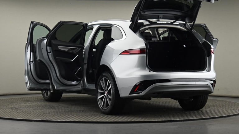 2022 Jaguar F-Pace 2.0 D200 MHEV R-Dynamic SE SUV 5dr Diesel Auto AWD Euro 6 (s/s) (204 ps) SUV D...