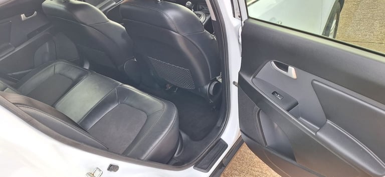 2012 Kia SPORTAGE, 1.7 Manual, new MOT 