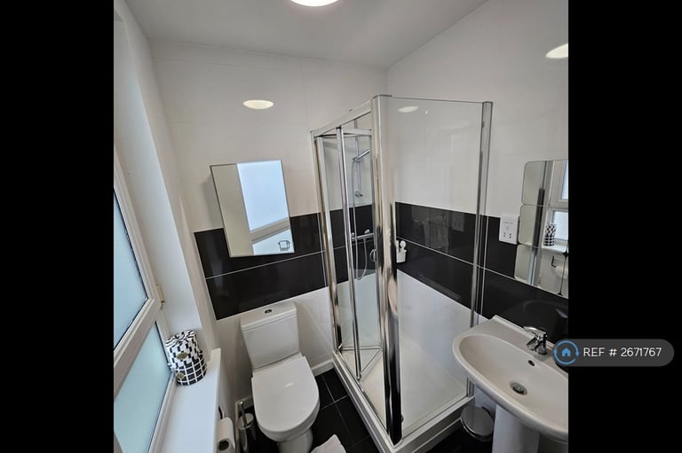 2 bedroom flat in St. Giles Court, Bristol, BS1 (2 bed) (#2671767)