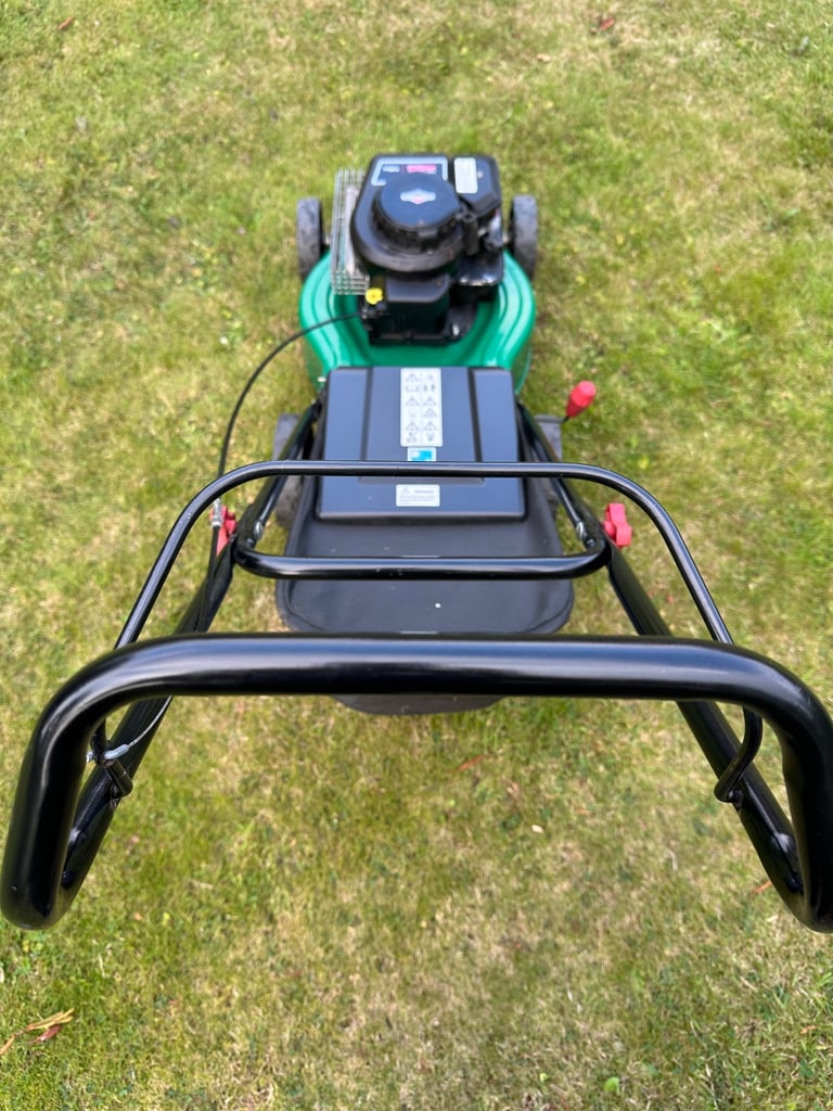 Qualcast petrol lawnmower 16”cut Briggs engine mower VGC solid steel deck mower serviced 