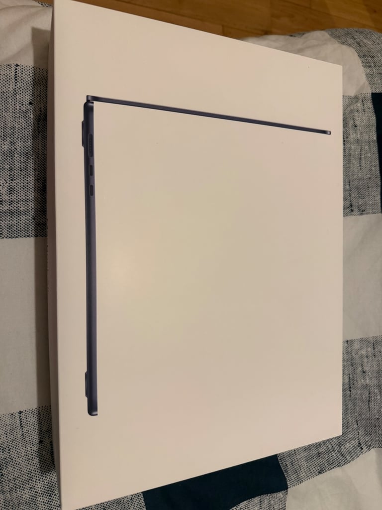 Apple MacBook Air 2025 15.3in M4 16GB 256GB - Midnight