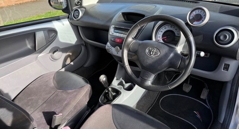 2009 TOYOTA AYGO 1.0 LITRE MOT END OF THE YEAR £20 ROAD TAX STARTS N DRIVES GREAT CHEAP RUNAROUND