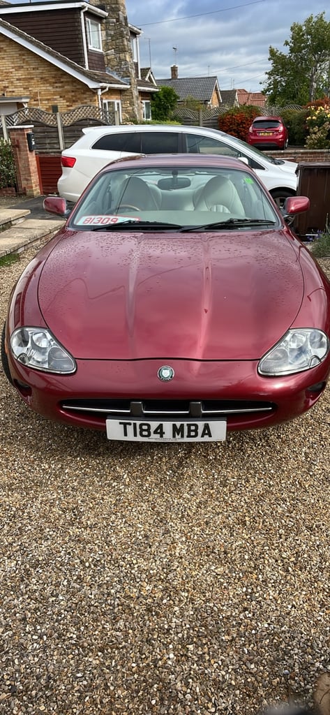 Jaguar XK8 4.0 V8 Coupe 1999 Auto 3996 (cc), 2 doors £1495