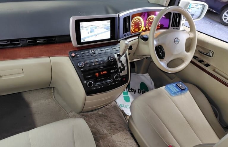 2004 Nissan Elgrand 3.5 X AUTOMATIC 4X4 * 8 SEATER RECLINING BUSINESS SEATS * ONLY 38000 MILES   ...