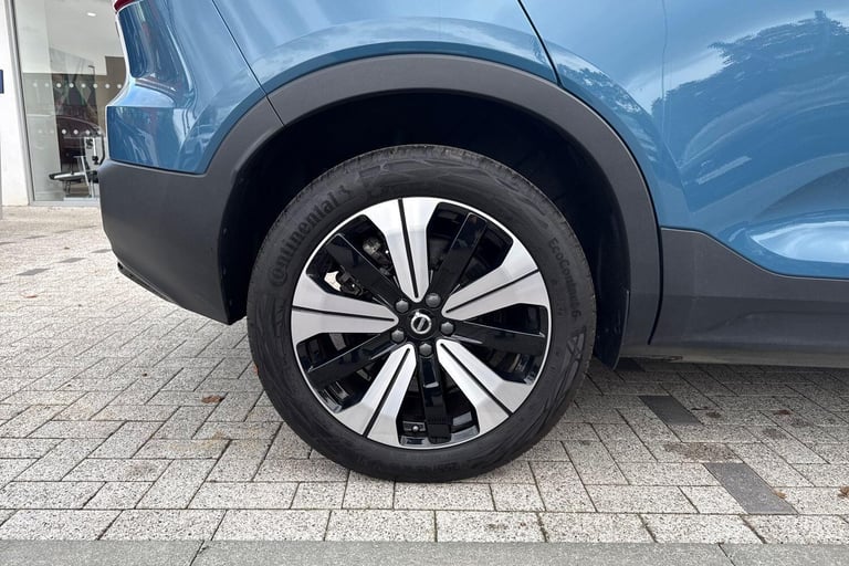 2022 Volvo XC40 Recharge 69kWh Plus SUV 5dr Electric Auto (231 ps) ESTATE Electric Automatic