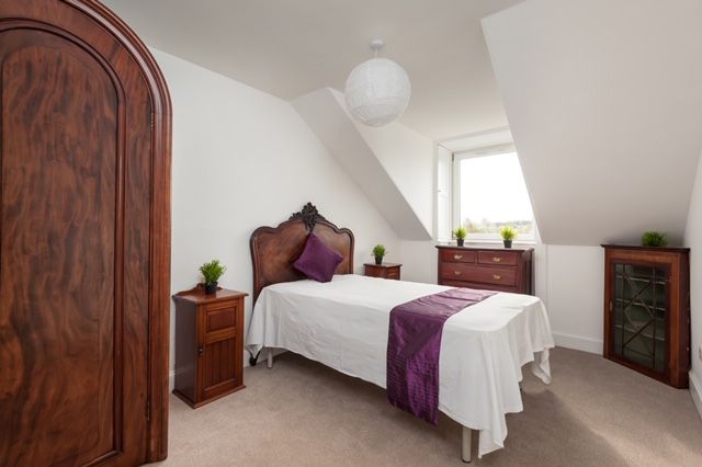 Beautiful dbl room in fully furn newly refurb flat