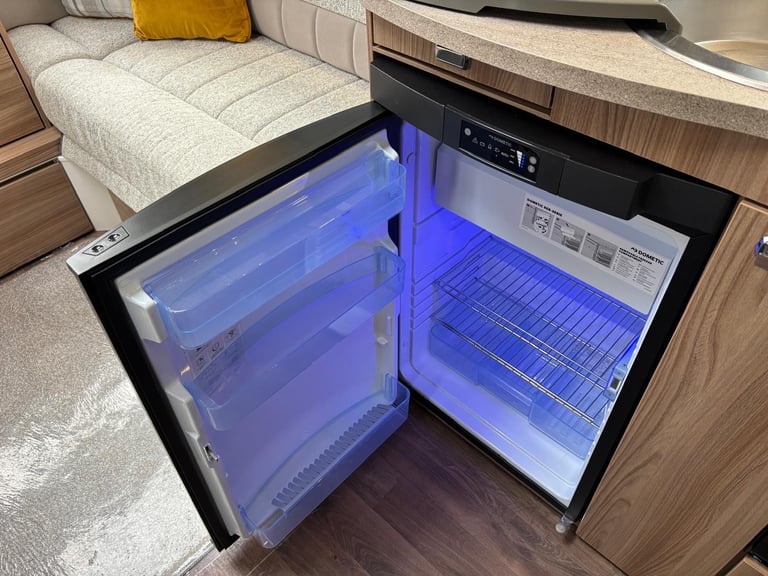 2020 Swift Fairway Platinum 880 8ft Wide, Transverse Island Fix Bed WAS £21,995