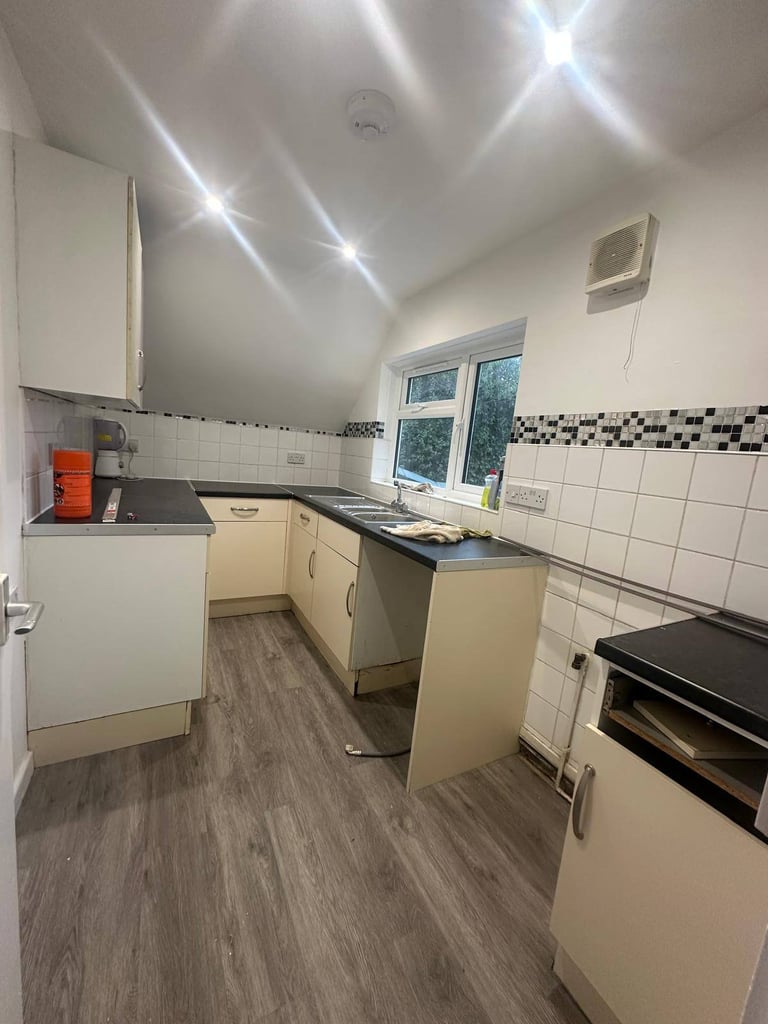 Spacious 3 Bedroom with 2 Reception House Available To Let In Romford (SS13 3PD)