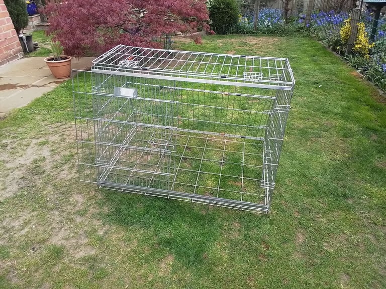 Dog cage for car