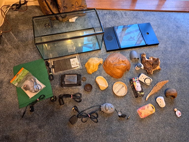 image for Vivarium tank and lots of accessories 