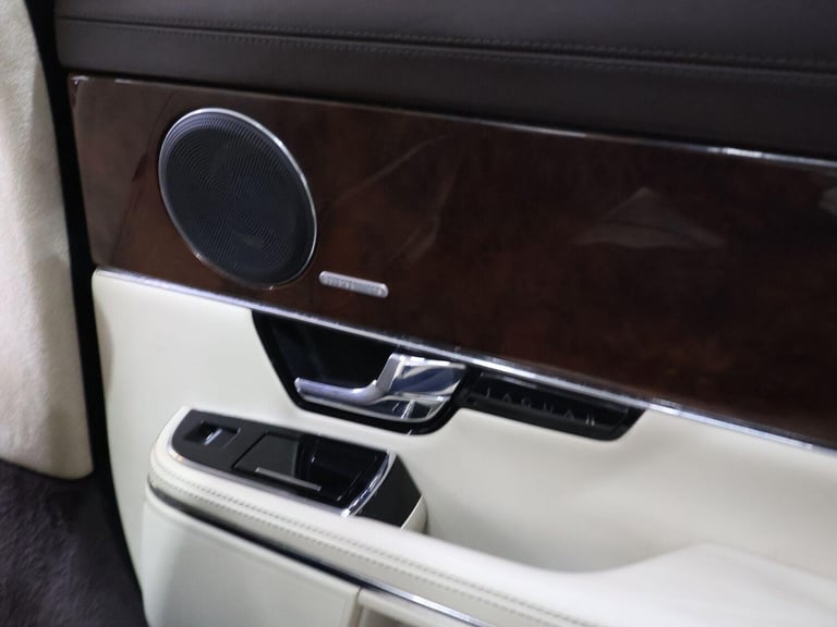 2010 Jaguar XJ 3.0d V6 Portfolio 4dr Auto SALOON DIESEL Automatic