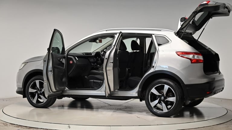 2015 Nissan Qashqai 1.6 dCi n-tec+ XTRON 2WD Euro 6 (s/s) 5dr HATCHBACK Diesel Automatic