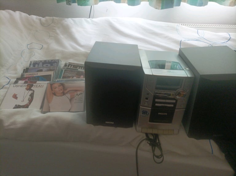 Philips whole stereo system & 35 FREE CDs 