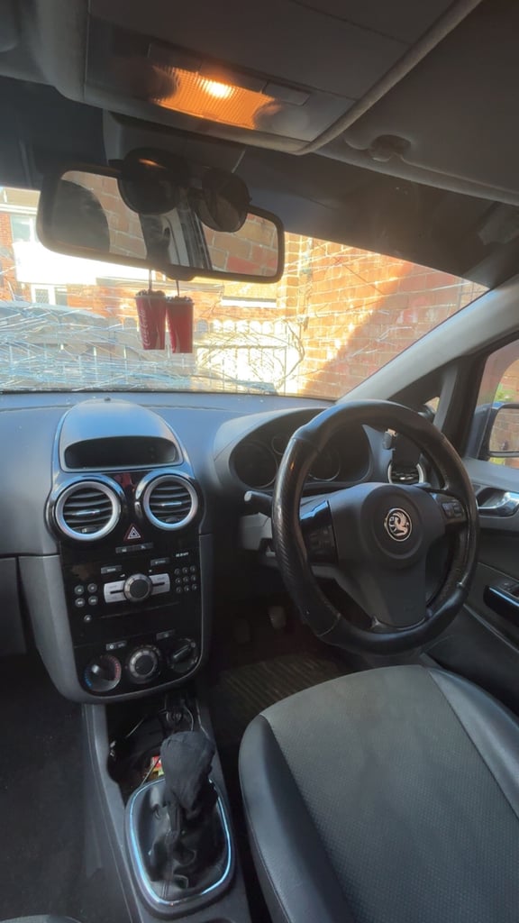 Corsa D 2008 Breaking