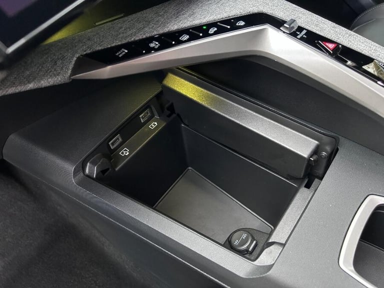 2025 Peugeot 5008 1.2 Hybrid Gt Suv 5dr Petrol Hybrid E Dsc6 Euro 6 (s/s) (136 Ps) HATCHBACK Petr...