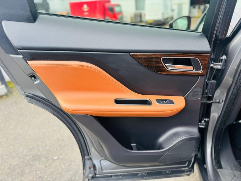 2017 Jaguar F-Pace 2.0d Portfolio 5dr Auto AWD ESTATE DIESEL Automatic