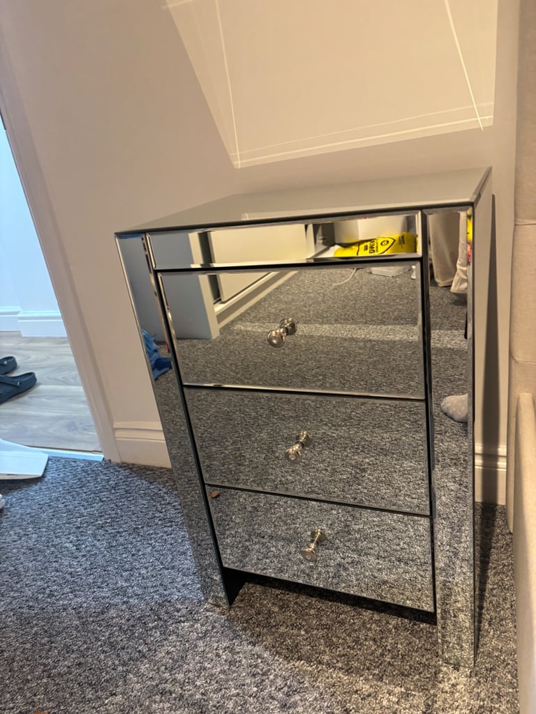 Mirrored 3-Drawer Chest / Bedside Cabinet