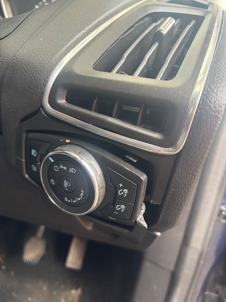 £20 tax Ford, FOCUS, Hatchback, 2012, Manual, 1560 (cc), 5 doors