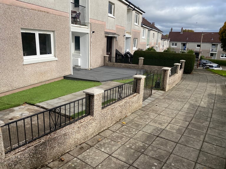 2 bedroom apartment with own garden G53 area 