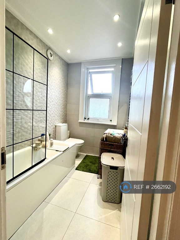 2 bedroom flat in Avington Grove, London, SE20 (2 bed) (#2662192)