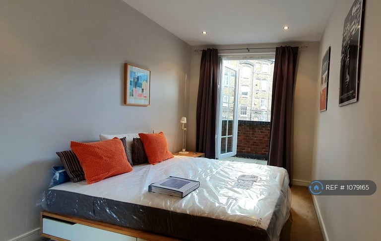 2 bedroom flat in Essex Road, London, N1 (2 bed) (#1079165)