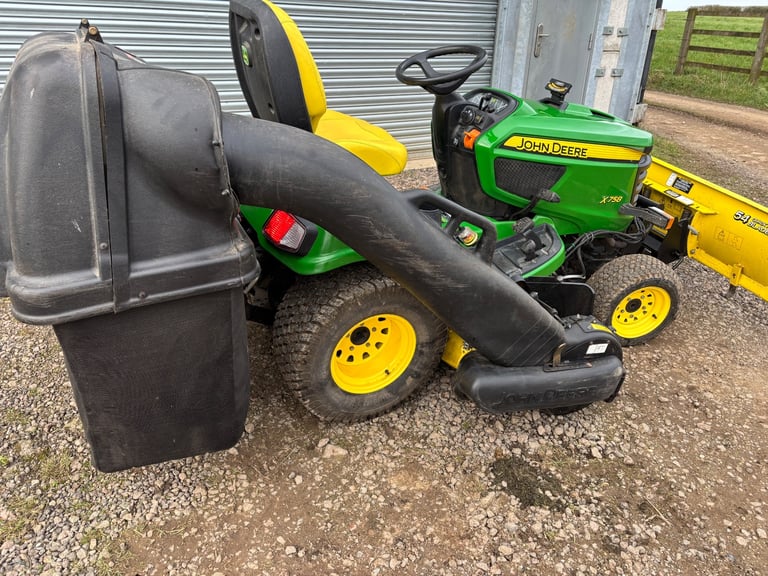 X758 John Deere ride on mower