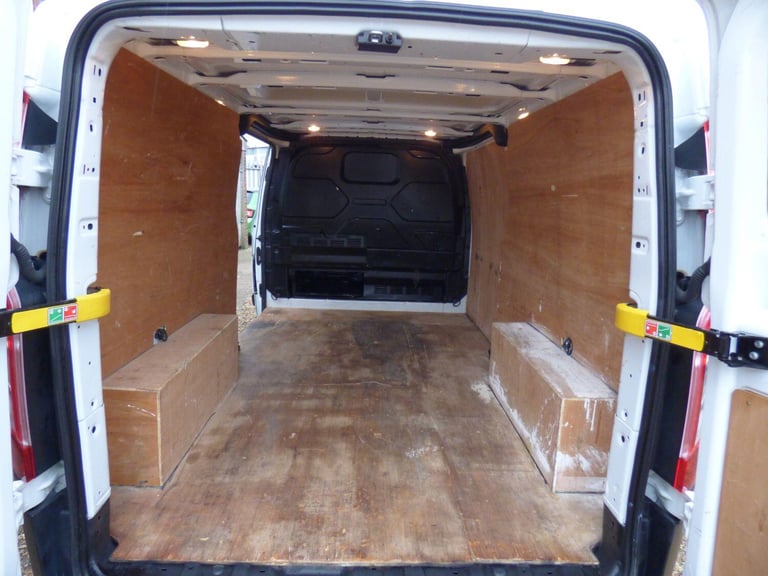 FORD TRANSIT CUSTOM 2.0 Transit Custom Leader Van 300 L2 2.0L EcoBlue 130PS FWD