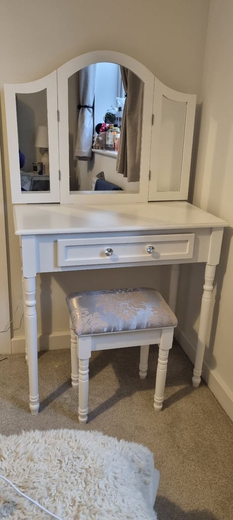 image for White Vanity Unit/Make Up Table