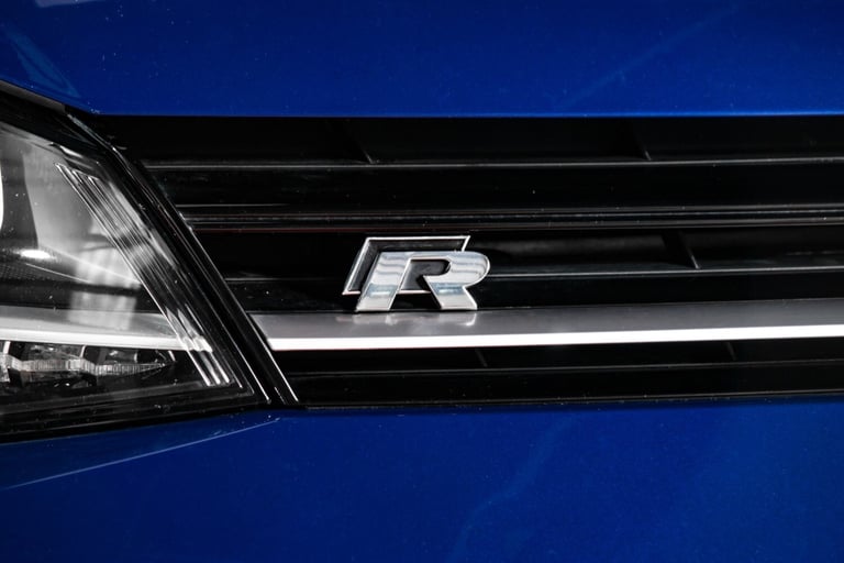 VOLKSWAGEN GOLF R 2.0 TSI R 300ps 5dr 4MOTION- FSH - 6 SPEED MANUAL - LAPIZ BLUE