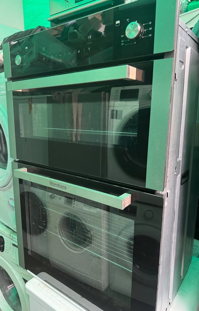 Bloomberg built in electric double oven 90cm tall