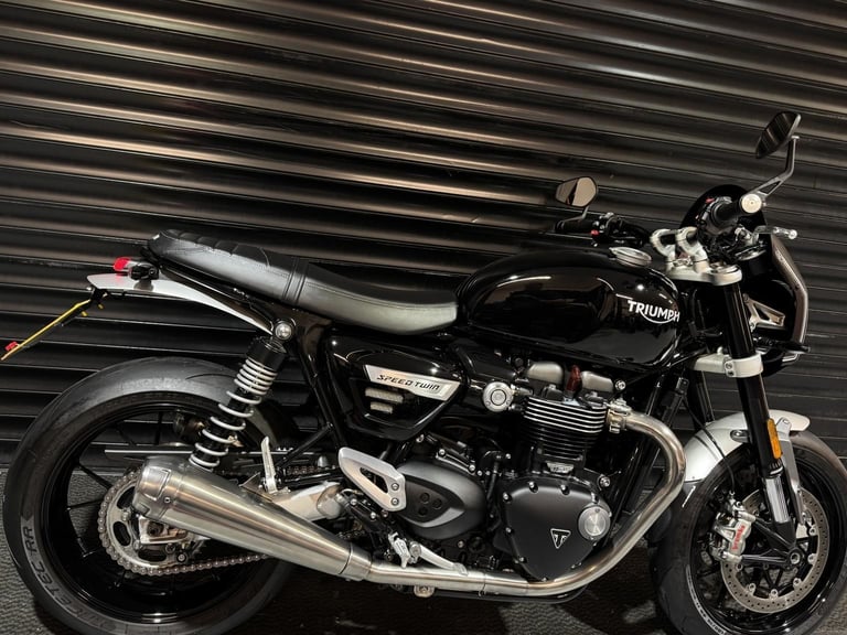 TRIUMPH SPEED TWIN 1200 Only 4965 Miles -Fairing  Tail Tidy 