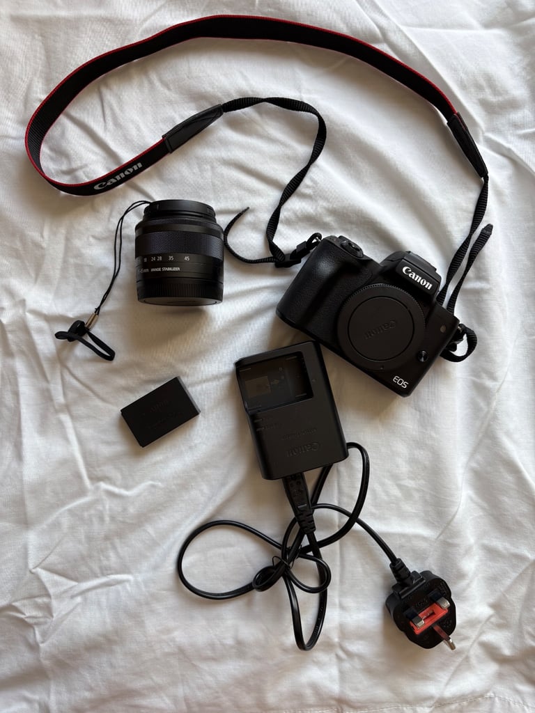 Canon EOS M50 Black + EF-M 15-45mm IS STM Lens Black