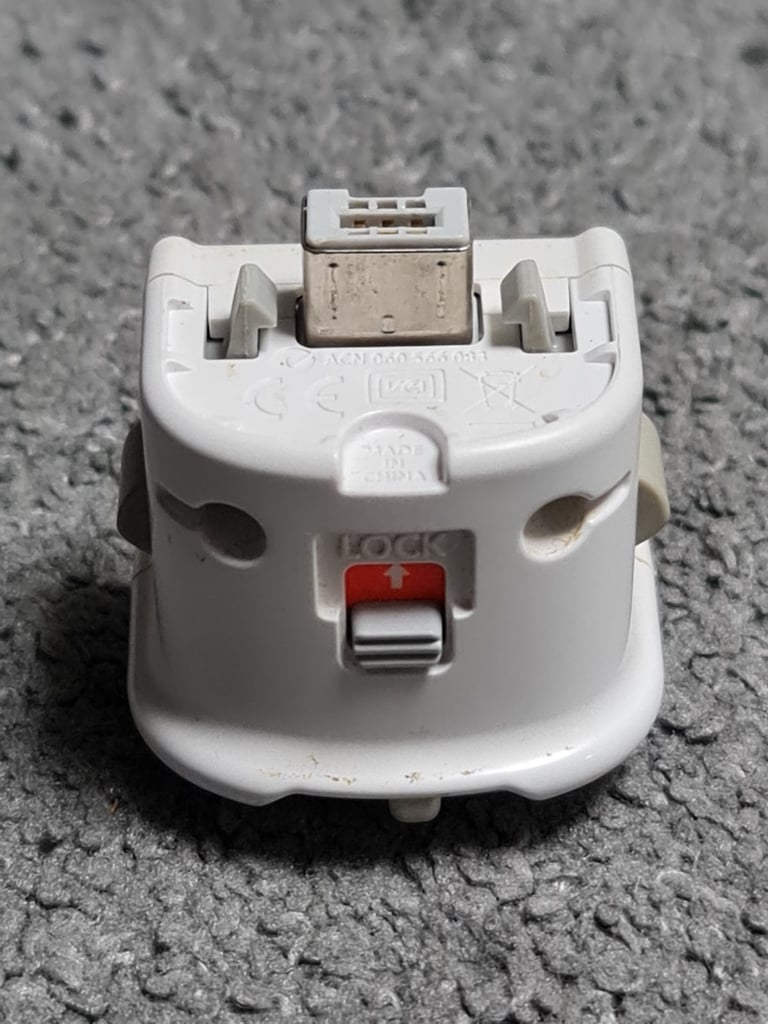 Nintendo Wii Remote & Wired Nunchuck