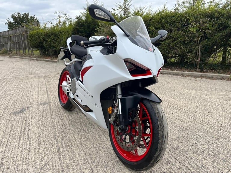 2022 71 DUCATI PANIGALE V2 WHITE - 1421 MILES HPI CLEAR SPORTS 955 NEW MOT