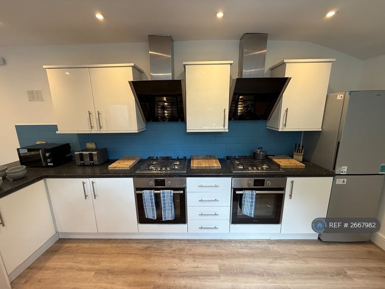 8 bedroom house in Greenbank Road, Liverpool, L18 (8 bed) (#2667982)