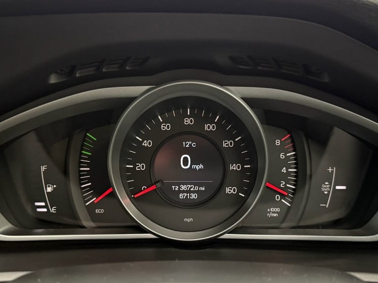 2017 17 VOLVO V40 2.0 T2 MOMENTUM HATCHBACK 5DR PETROL MANUAL EURO 6 (S/S) (122 