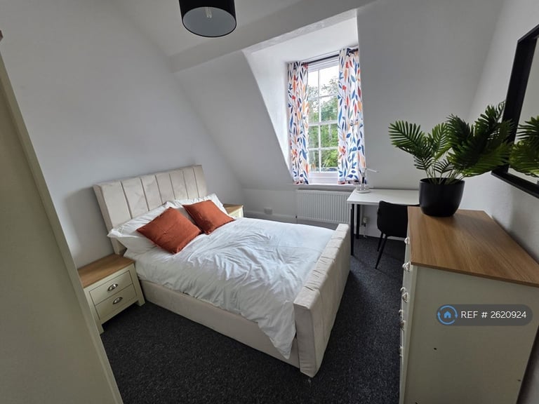 image for 6 bedroom flat in High Street, Corsham, SN13 (6 bed) (#2620924)