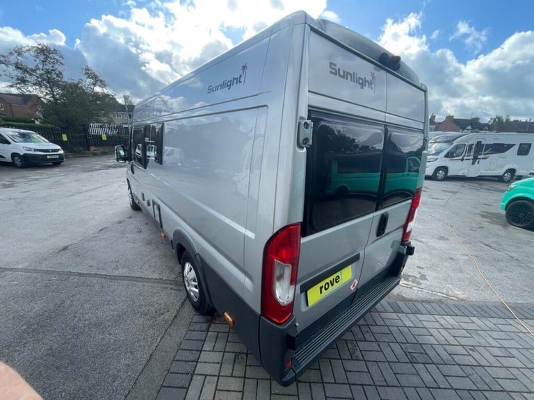 Sunlight Cliff 640 3 Berth 4 Belt Rear Transverse Bed Dinette Conversion Camperv