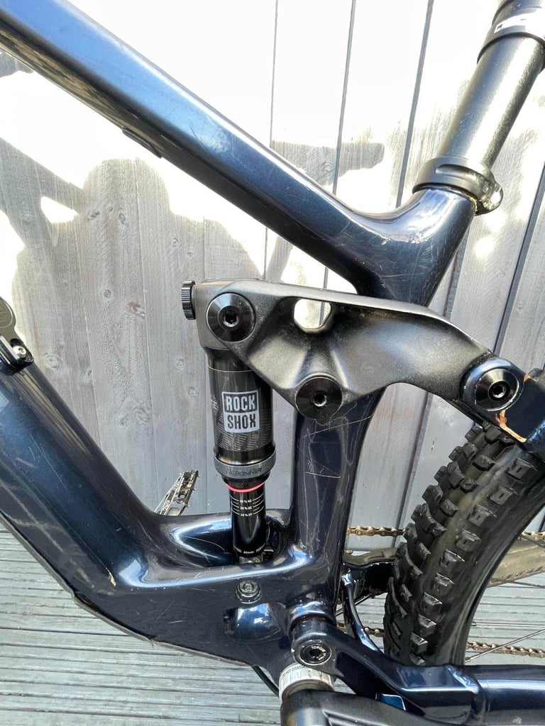 2022 Vitus Escarpe 27 CR mountain bike in velocity blue. 