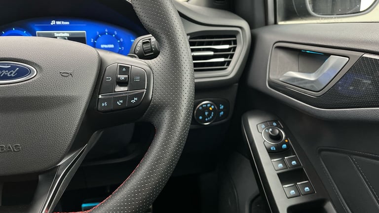 2022 Ford Focus Focus ST-Line Vignale 5 door 1.0L EcoBoost 155PS mHEV FWD 7 Speed PowerShif 5 doo...