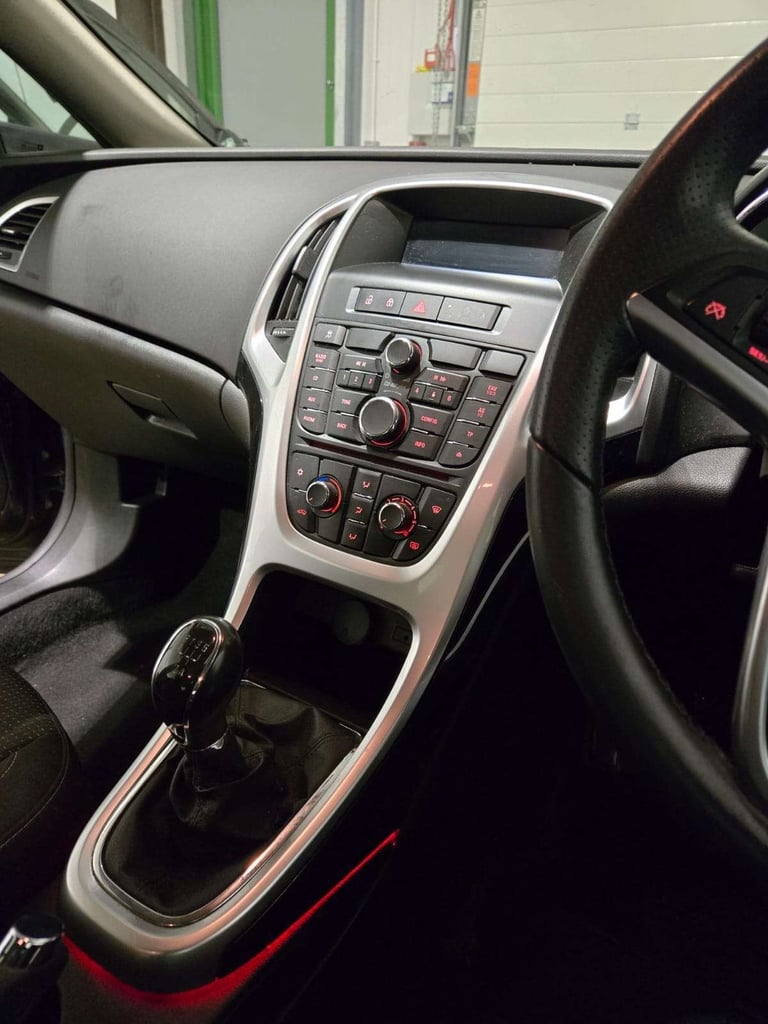 Vauxhall, ASTRA, Hatchback, 2015, Manual, 1398 (cc), 5 doors