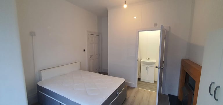 Ensuite double room,  5 minutes walk to Sidcup station