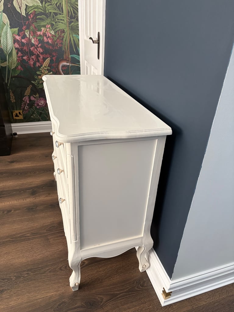 Chest of drawers white shabby chic style 