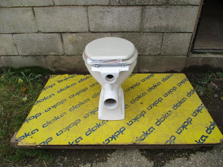 Traditional Style High/Low Level Toilet Pan & Seat