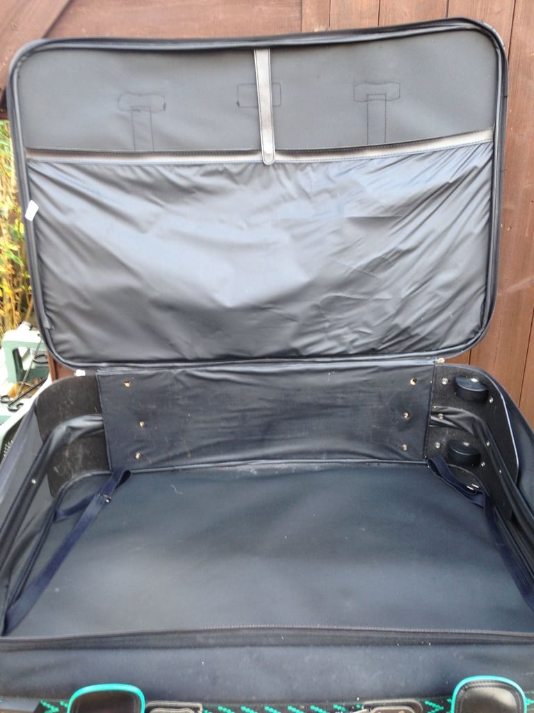 Large suitcase travel case 