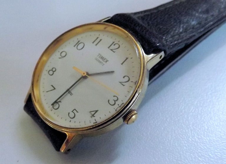 VINTAGE TIMEX QUARTZ WATCH WITH GOOD QUALITY BROWN LEATHER STRAP G.W.O.