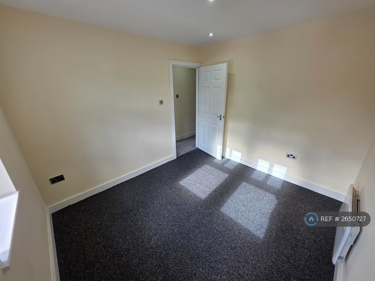 2 bedroom flat in King Edward Street, Normanton, WF6 (2 bed) (#2650727)