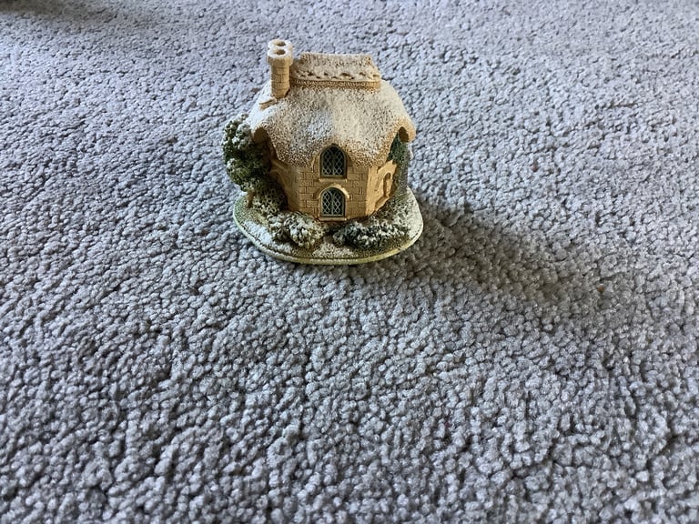 Lilliput lane Coldstream guard with deeds