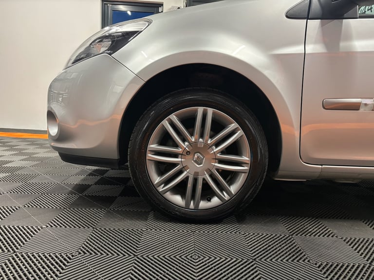 2012 Renault Clio 1.2 16V Dynamique TomTom 5dr HATCHBACK Petrol Manual