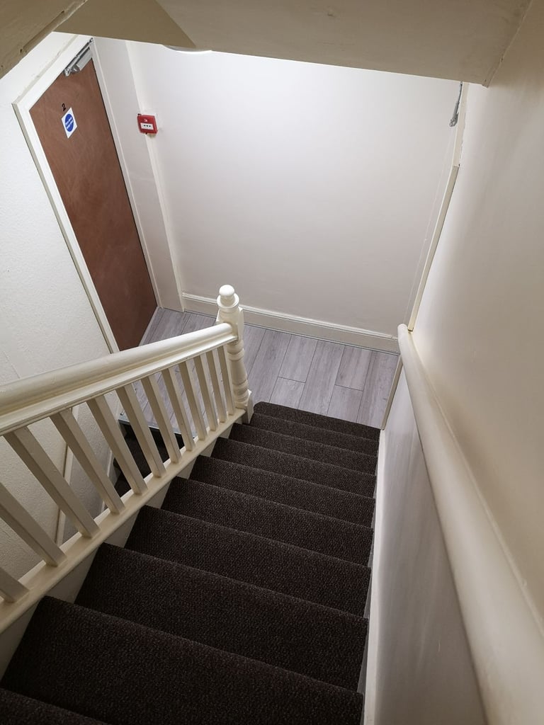 DSS only shared house - close to the High Street 
